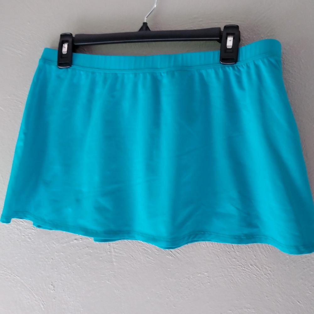 Anne Cole super short flowy mini skirt